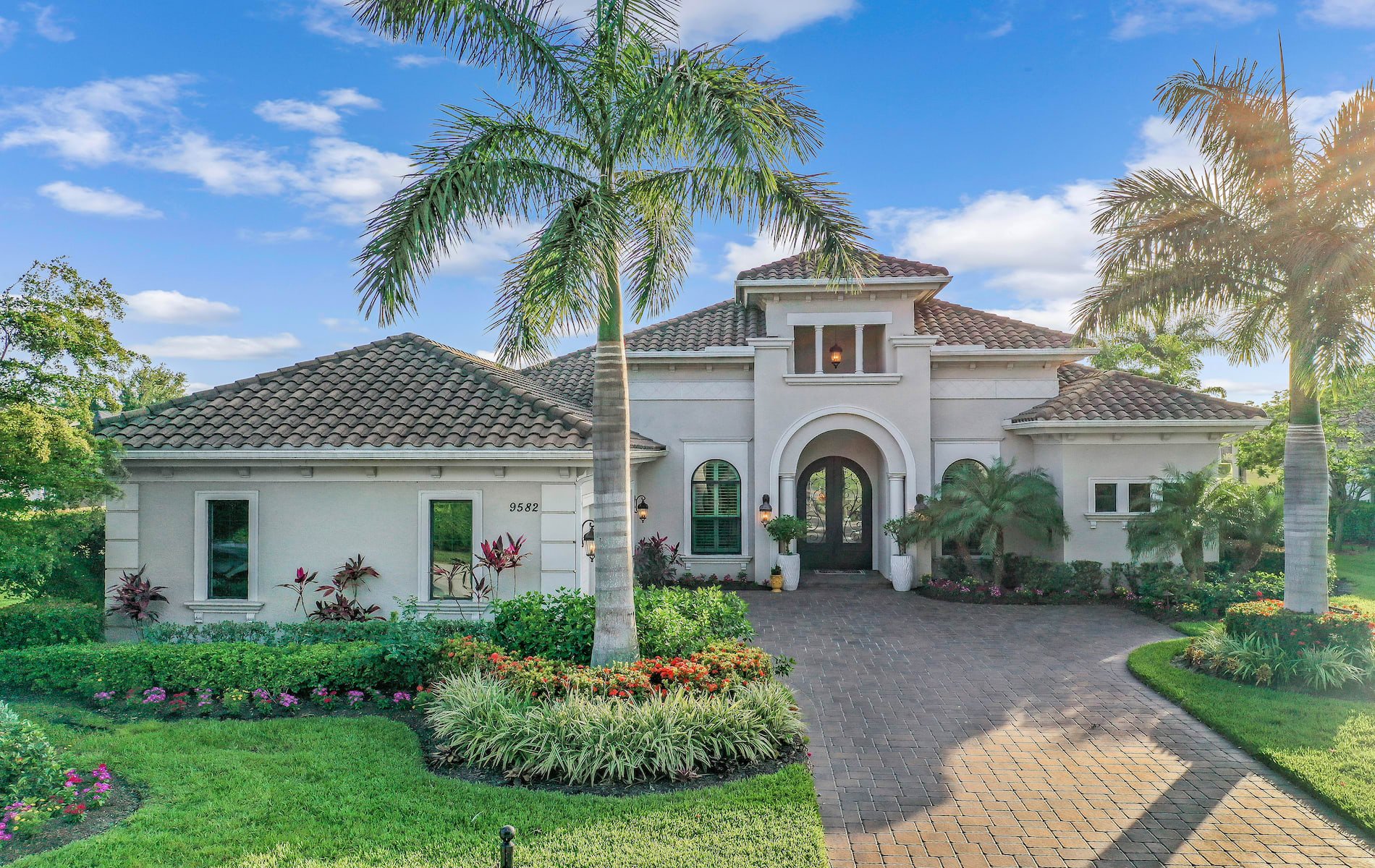 9582 Via Lago WAY