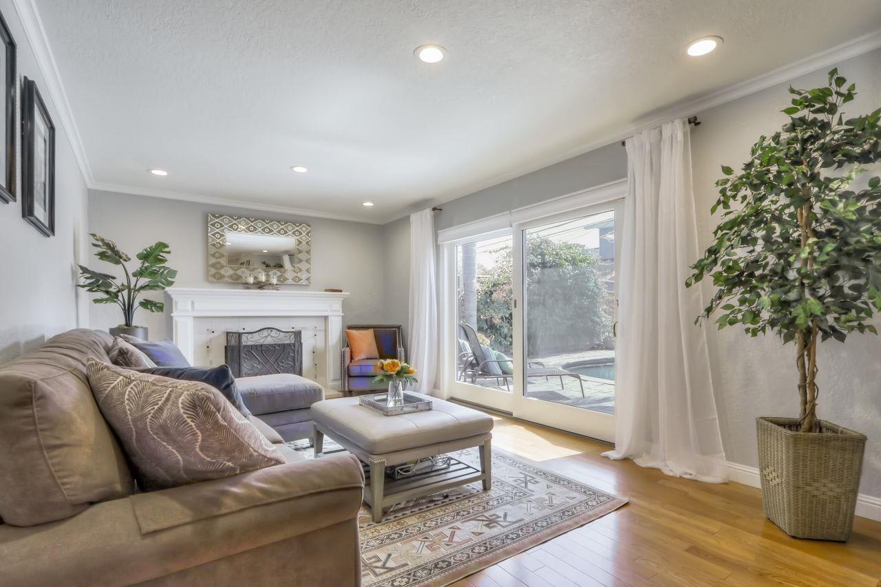 1555 Hervey Ln