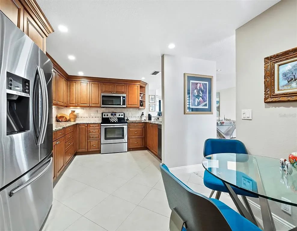 1255 N Gulfstream Ave APT 905