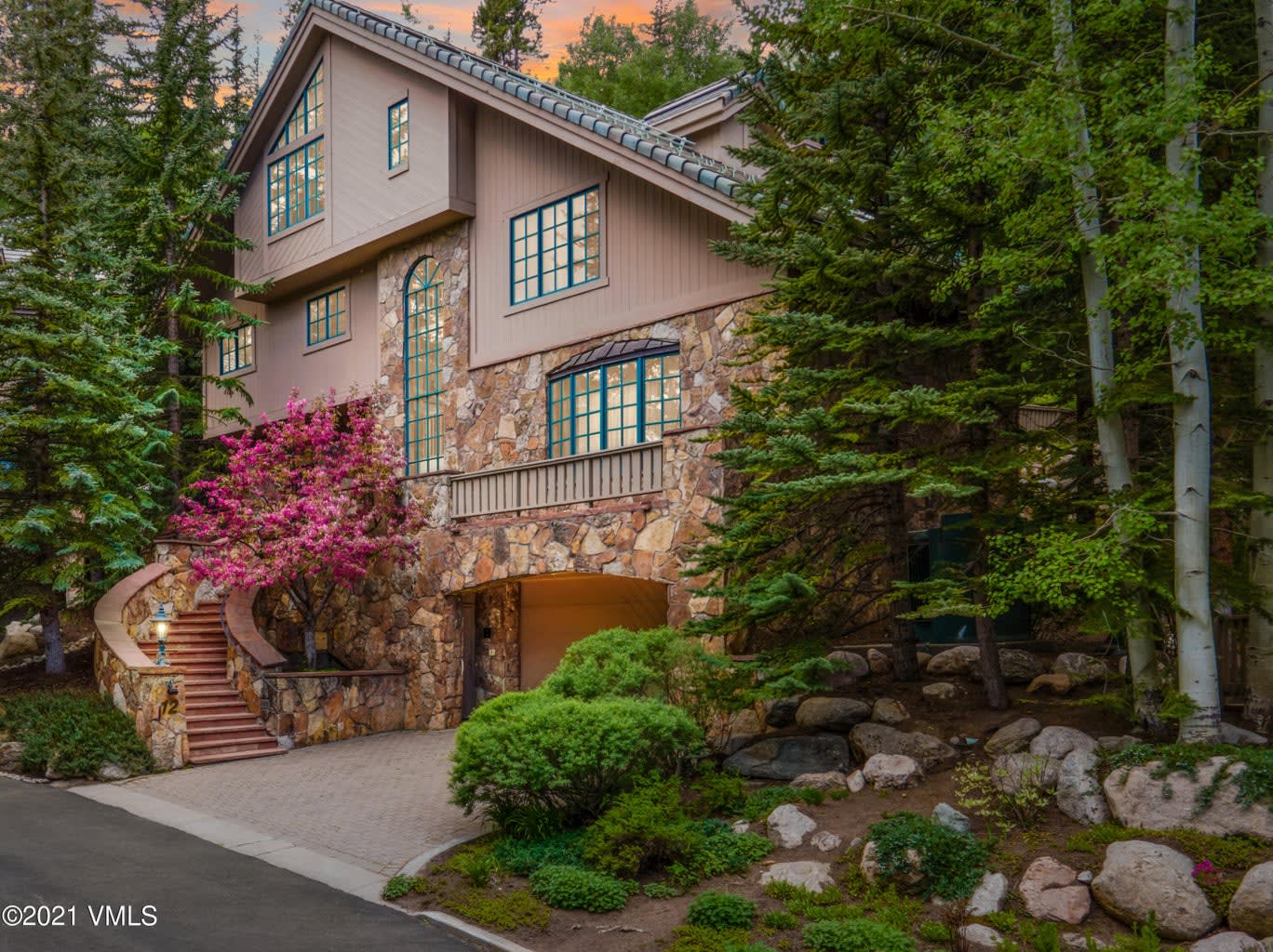 12 Chateau Ct