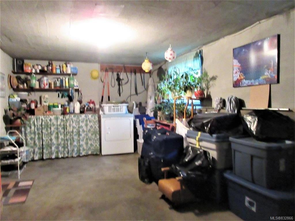 3925 Quadra St