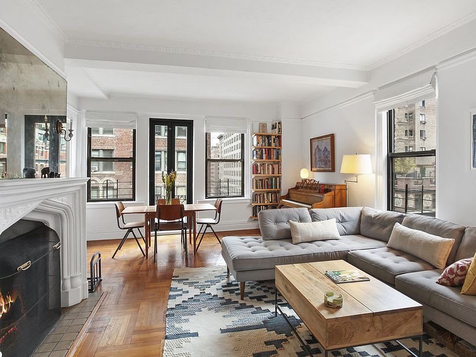 26 East 10th St Unit: 8F