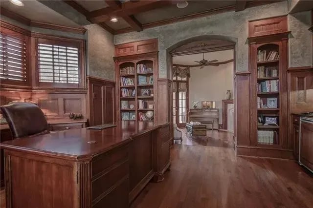 3016 Shelton Way