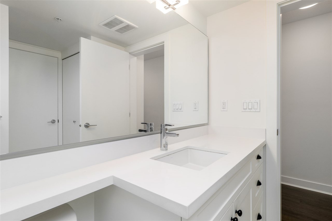 211-500 Royal Ave