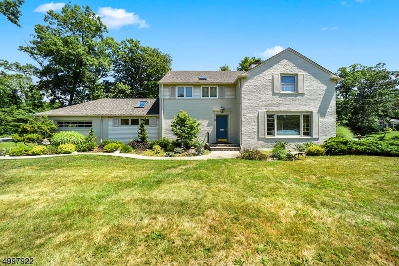 2 N Brook Dr
