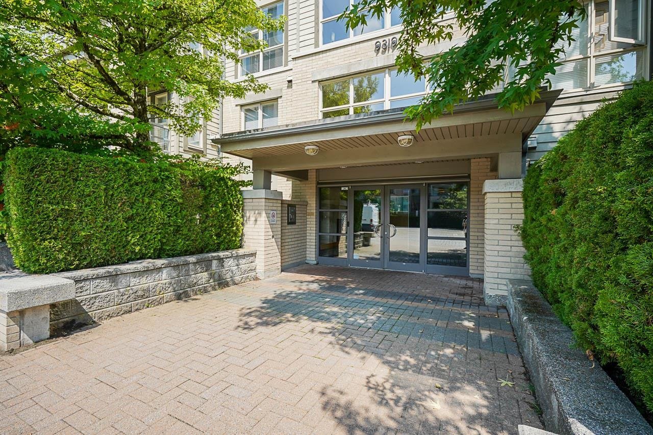 316-9319 University Cres