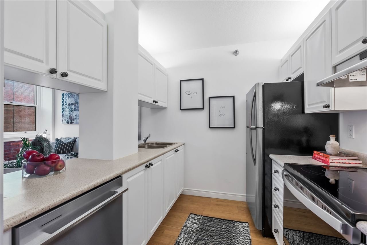 402-233 Abbott St