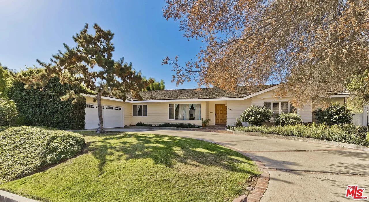1043 Maroney Ln