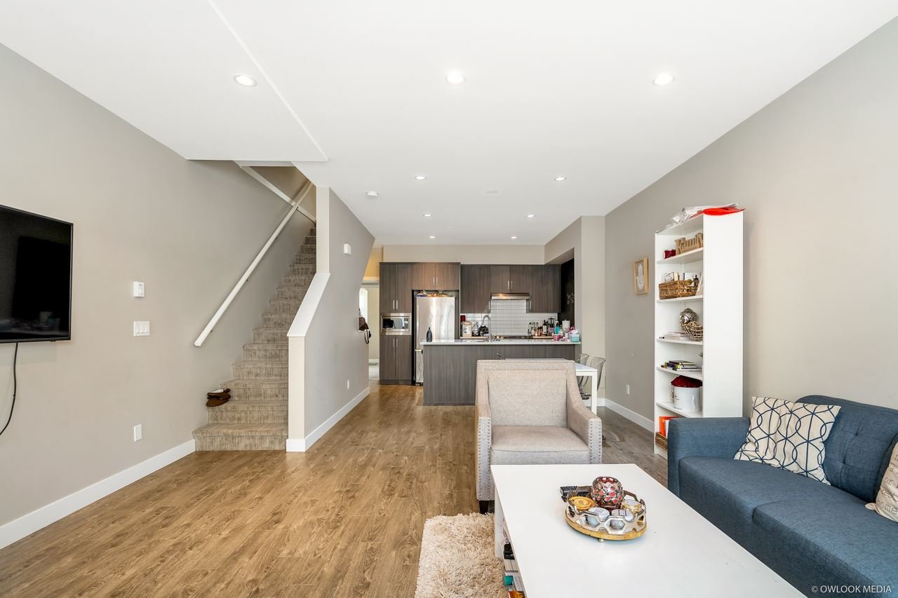 42-15588 32 Ave