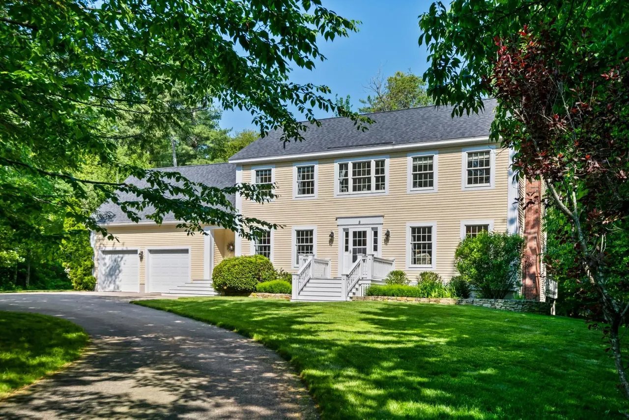New Listing! 8 Country Lane, Falmouth, ME 04105 – $1,150,000