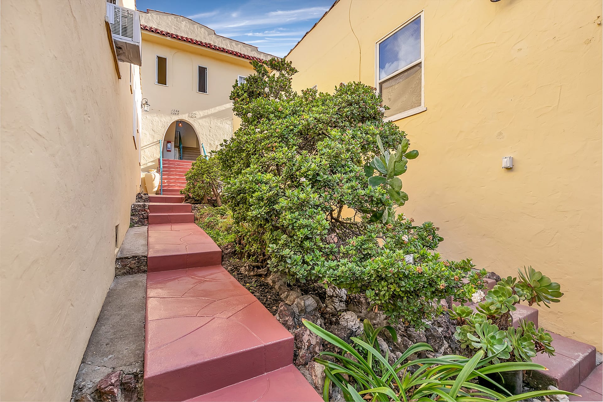 124 3/4 North Park View Street
