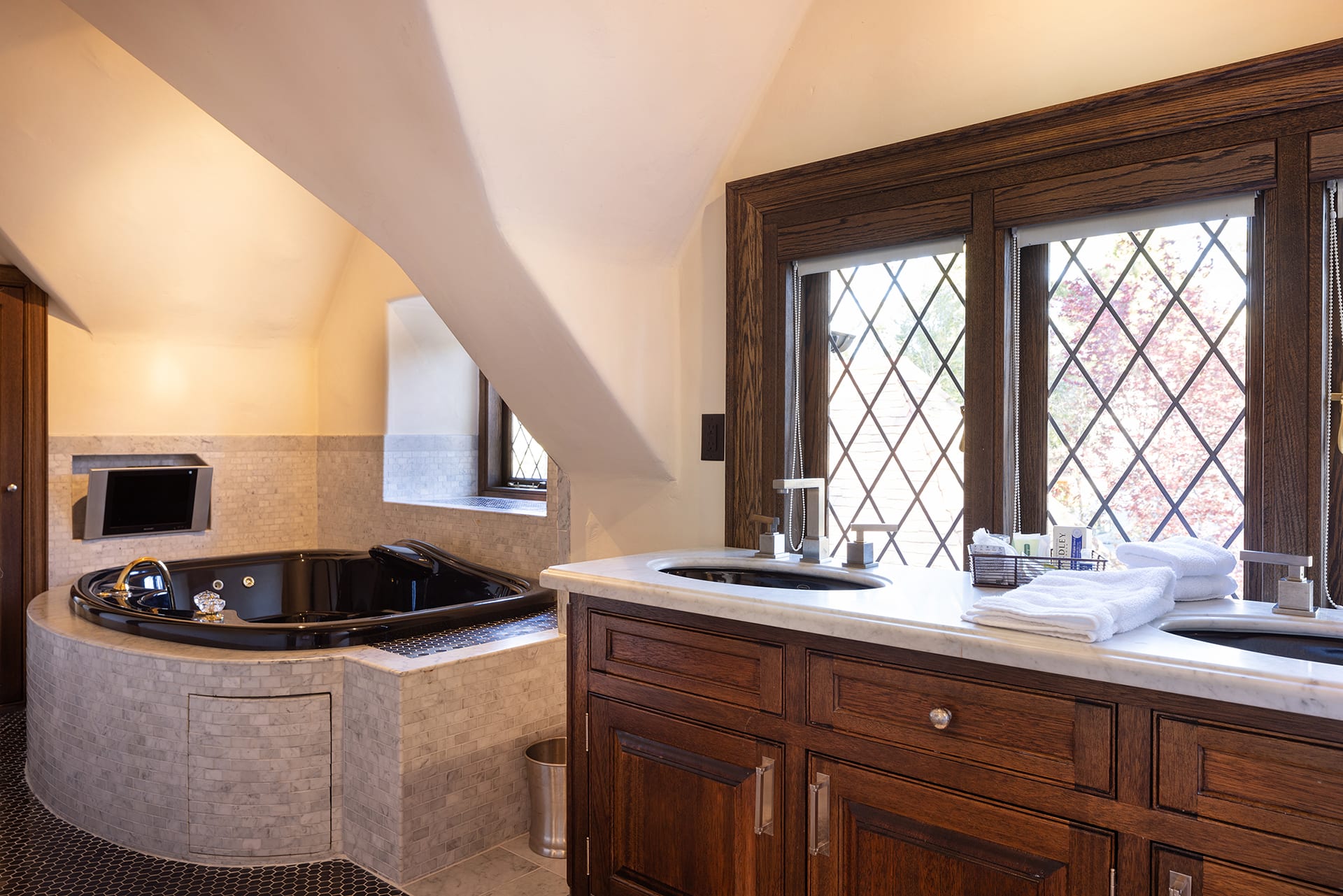 Charming Carmel Cottage - 2nd Ave 2 SE of Santa Fe