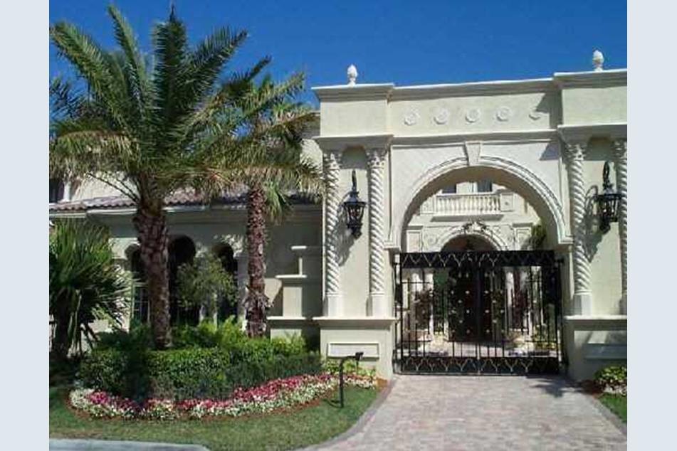 343 SE MIZNER LAKE ESTATES DR