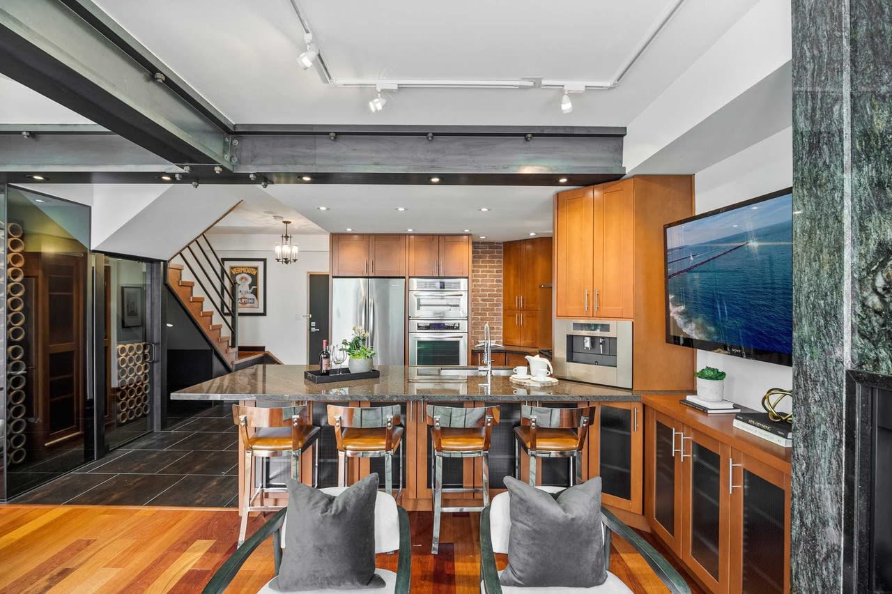 39 Jarvis St #806