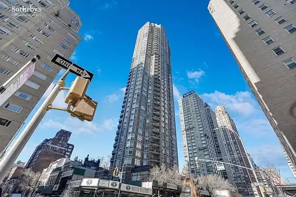 188 East 64th Street Unit: 2501