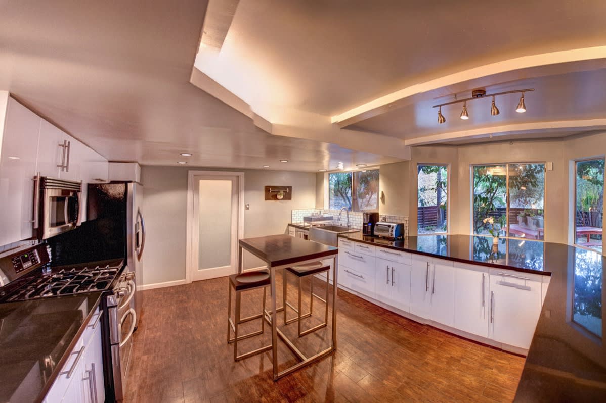 3540 Coldwater Canyon, Studio City, CA