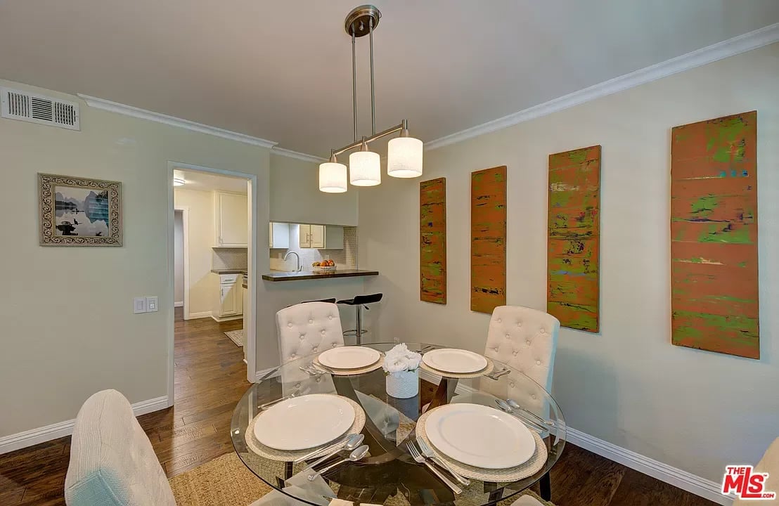 1888 Greenfield Ave #202