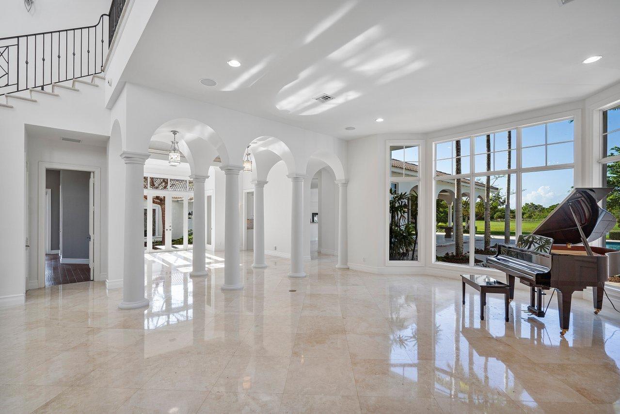 10249 El Paraiso Pl