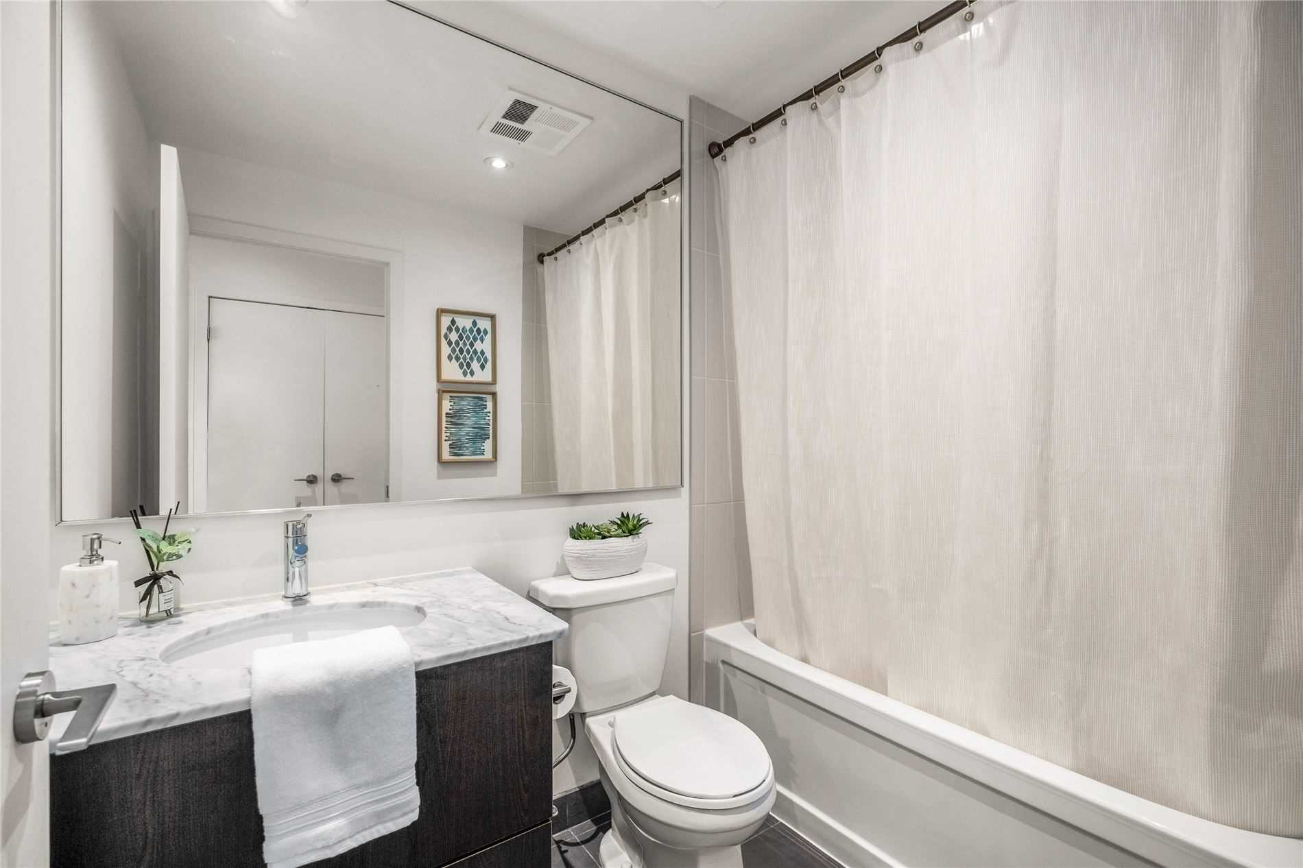 170 Fort York Blvd #1208