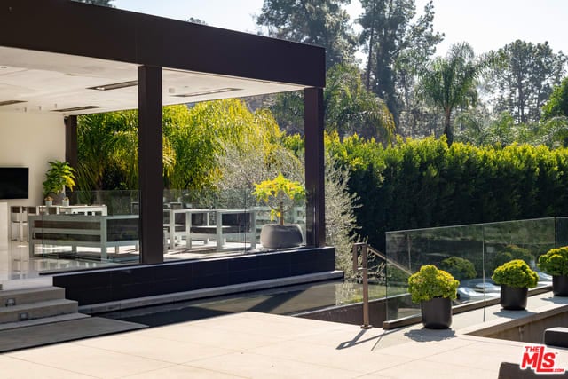Lodge Garden