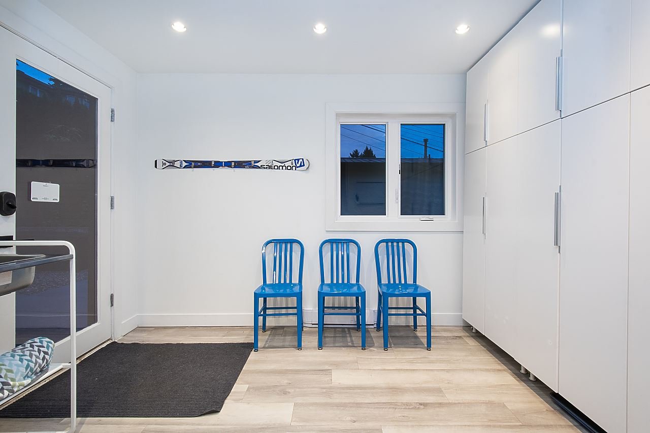 1140 W 17 St