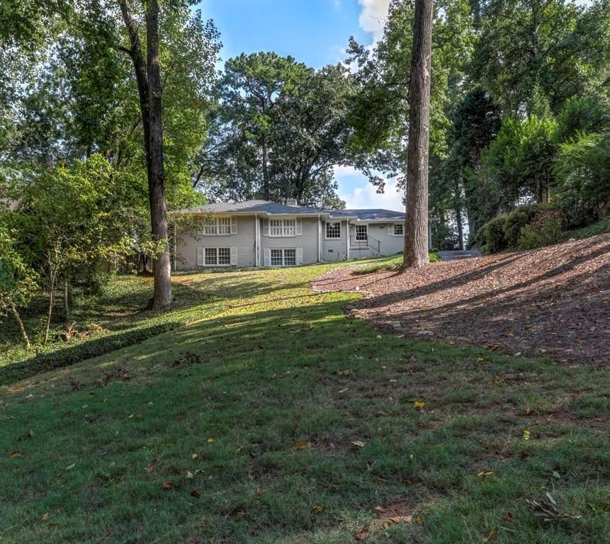 933 Buckingham Cir NW