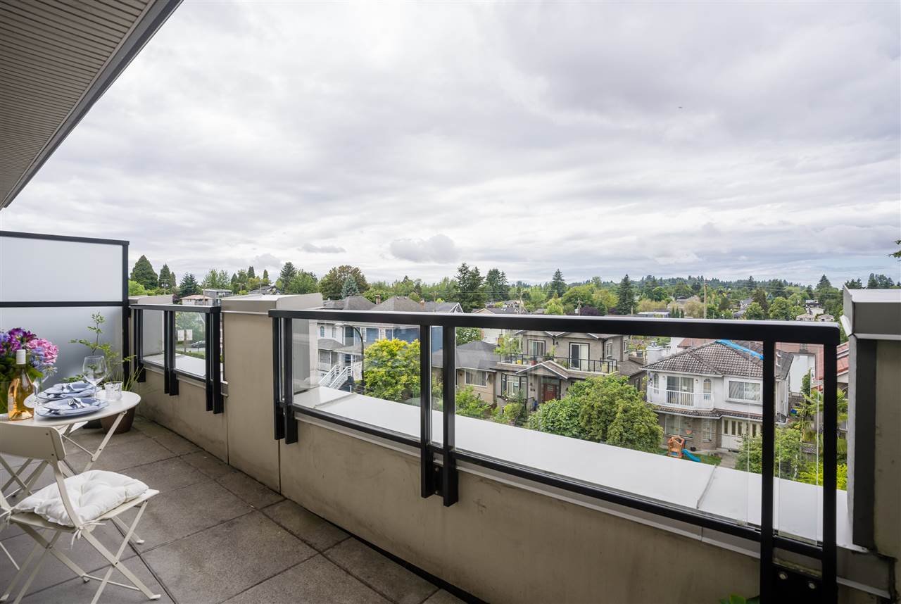 403-4550 Fraser St