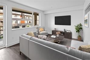 307-2461 Sidney Ave