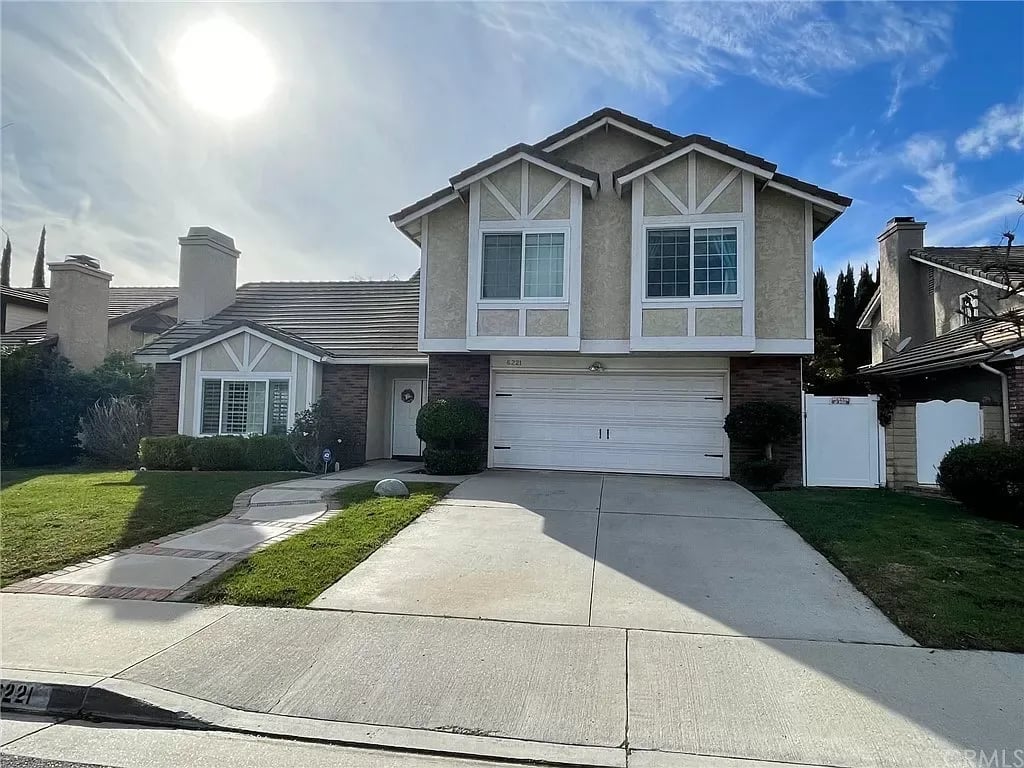 6221 RUSTLING OAKS DR