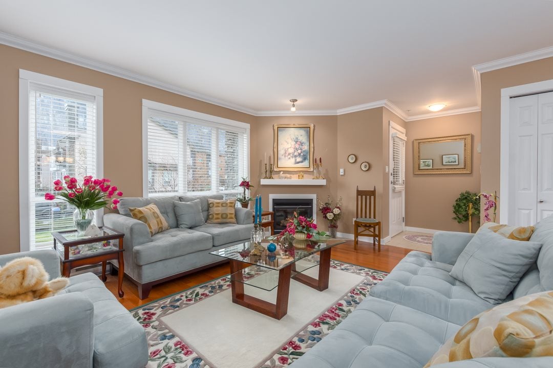 8-1233 Main St