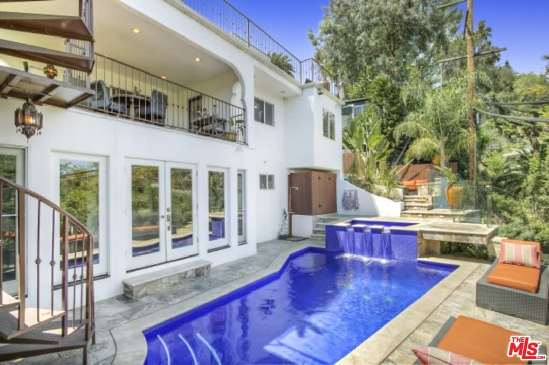 2235 Loma Vista Pl