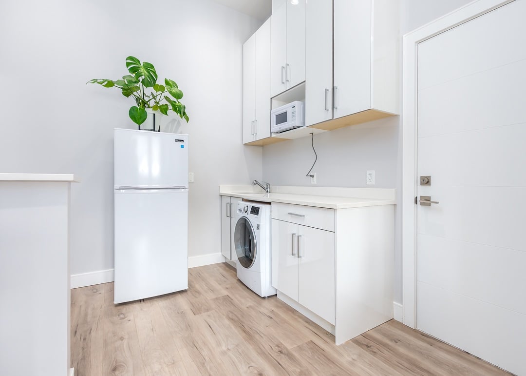 39217 Falcon Cres