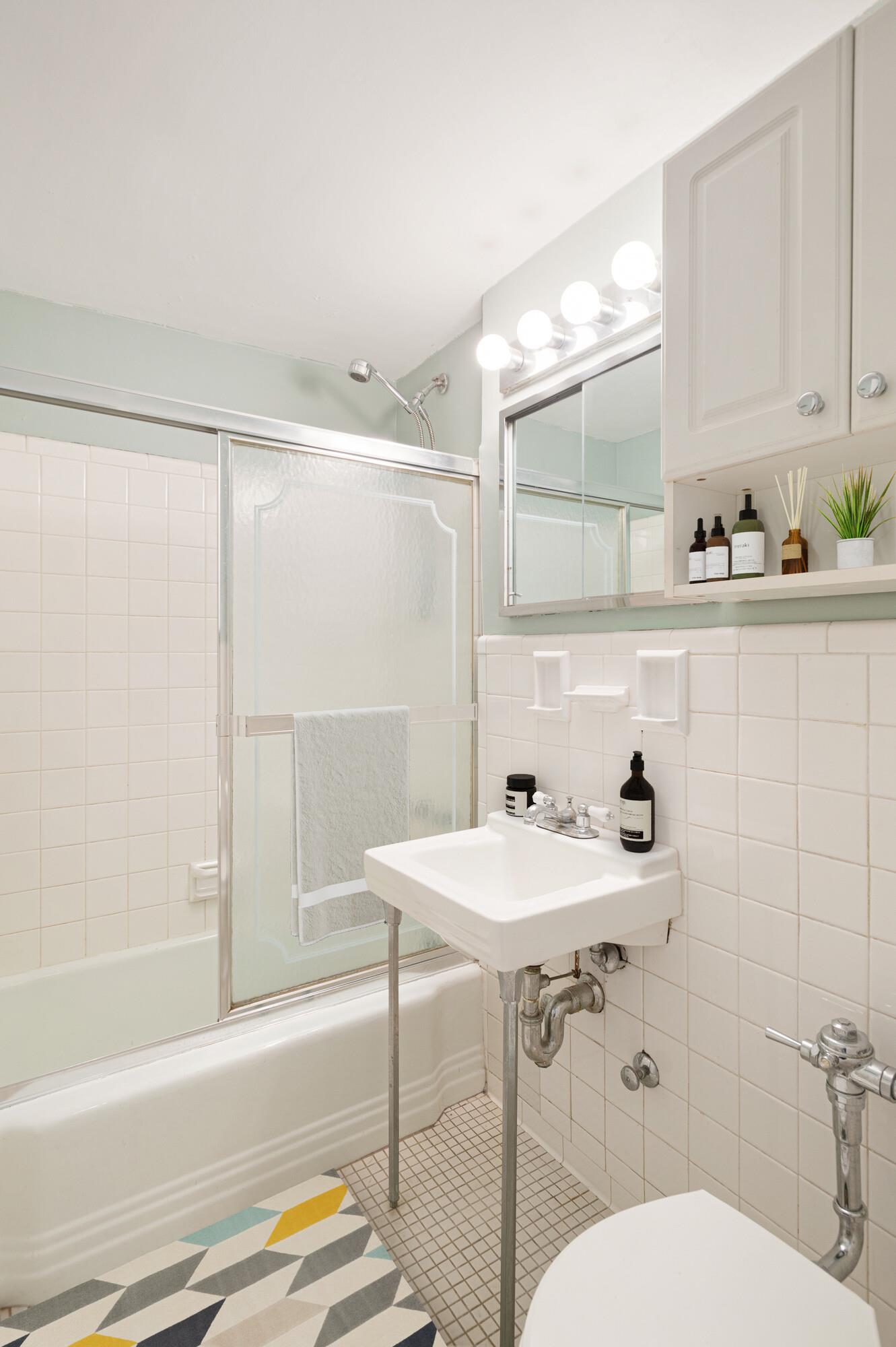 315 East 69th Street, Apt 10-M