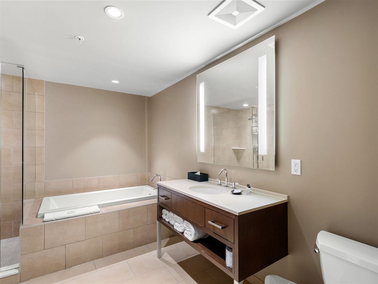 113C-2020 London Ln