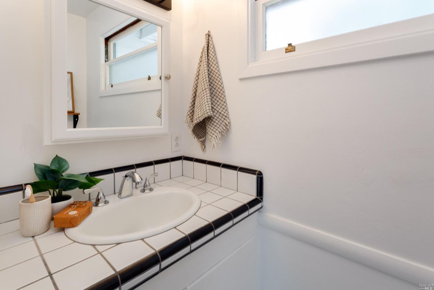 648 Peach Street, Novato