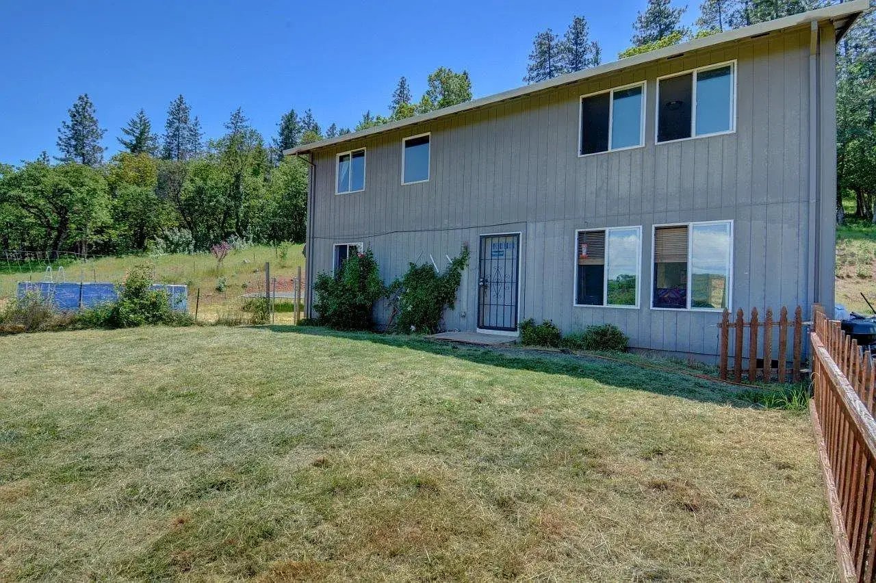 15987 Jones Rd, White City, OR 97503
