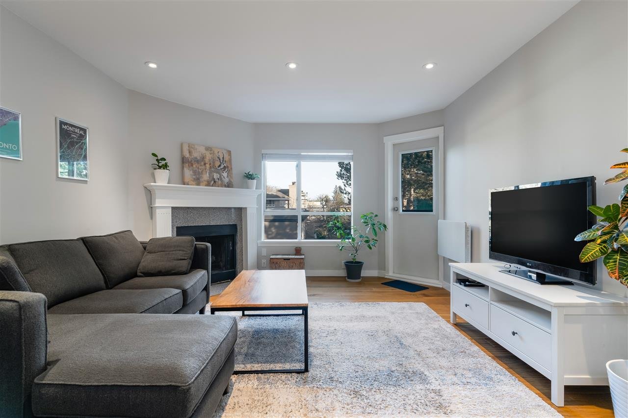 317-555 W 14th Ave