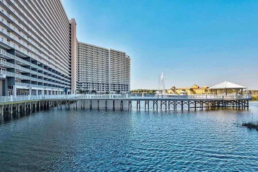 9860 S Thomas Drive Unit 1015