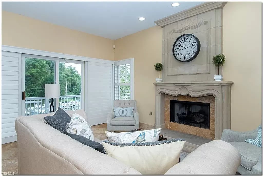 7 Shoreby Dr