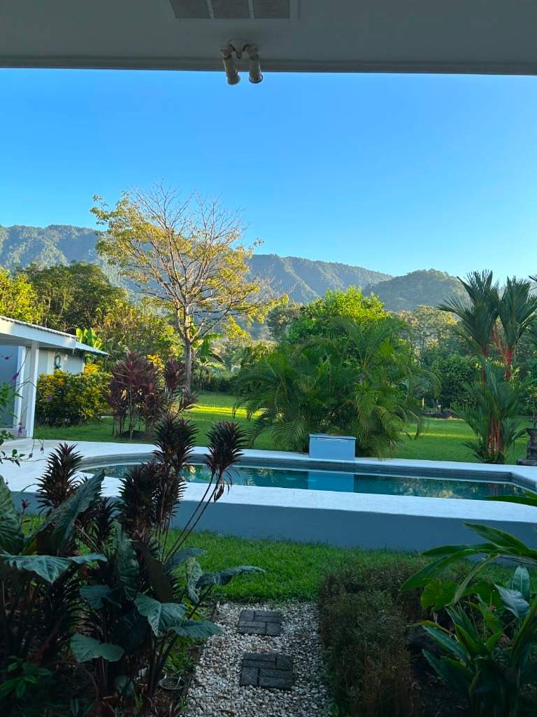 Beautiful 3 bedroom, 2 bathroom home with a 1 bedroom guest apartment and pool in Ojochal.