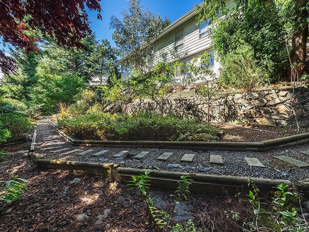 941 Kentwood Terr, Saanich