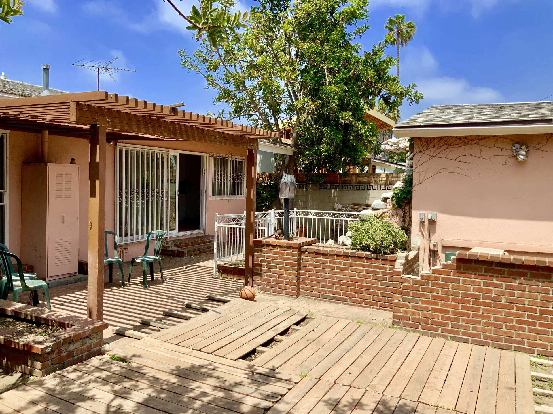 908 Rose Ave