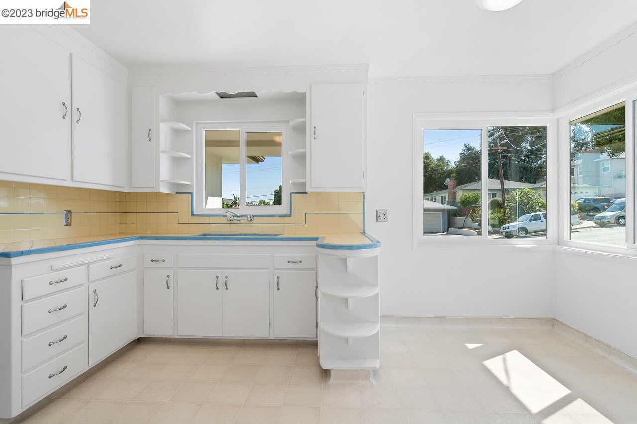 2454 San Carlos Ave