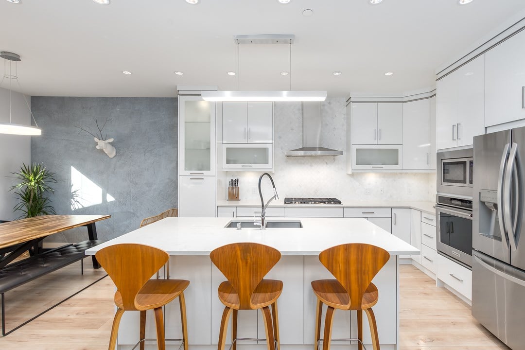 39217 Falcon Cres