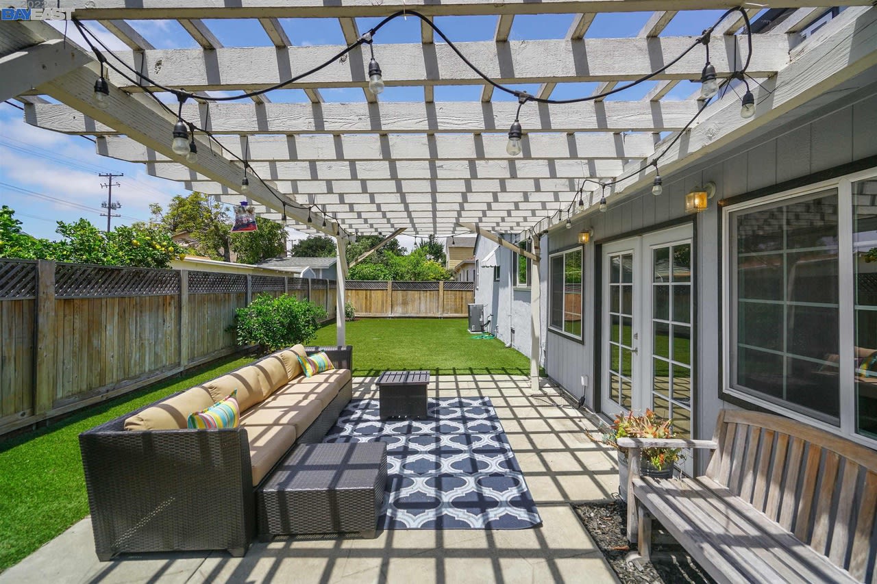 165 Bradhoff Ave