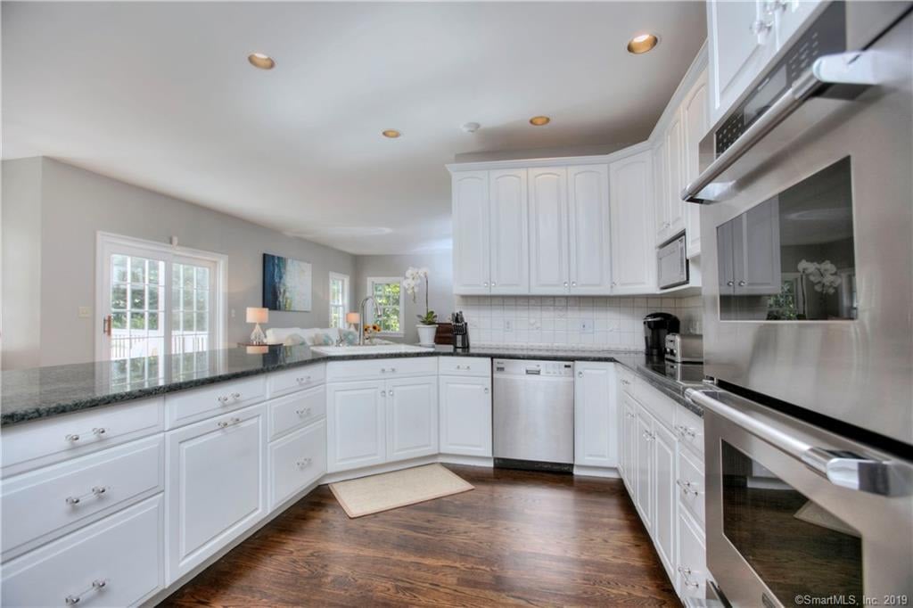 1 Windrush Ln
