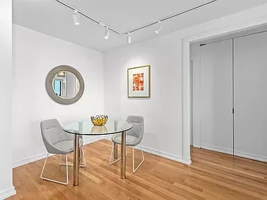 280 Park Ave S #25M