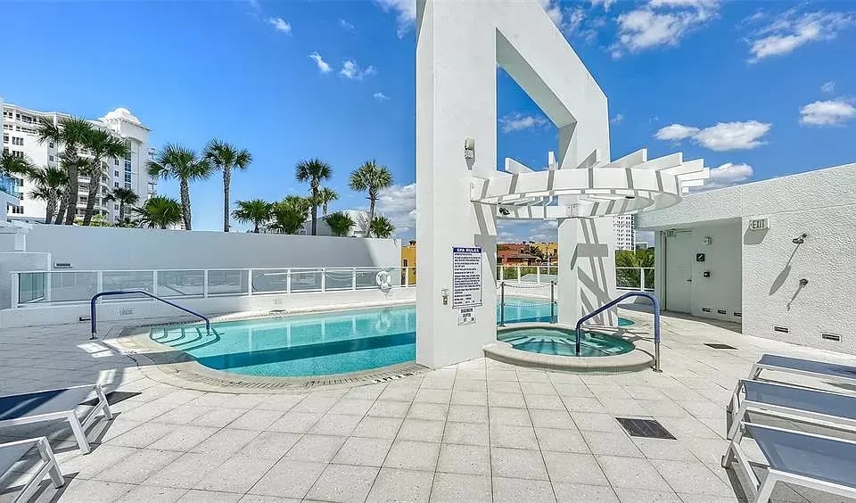 624 S Palm Ave #16