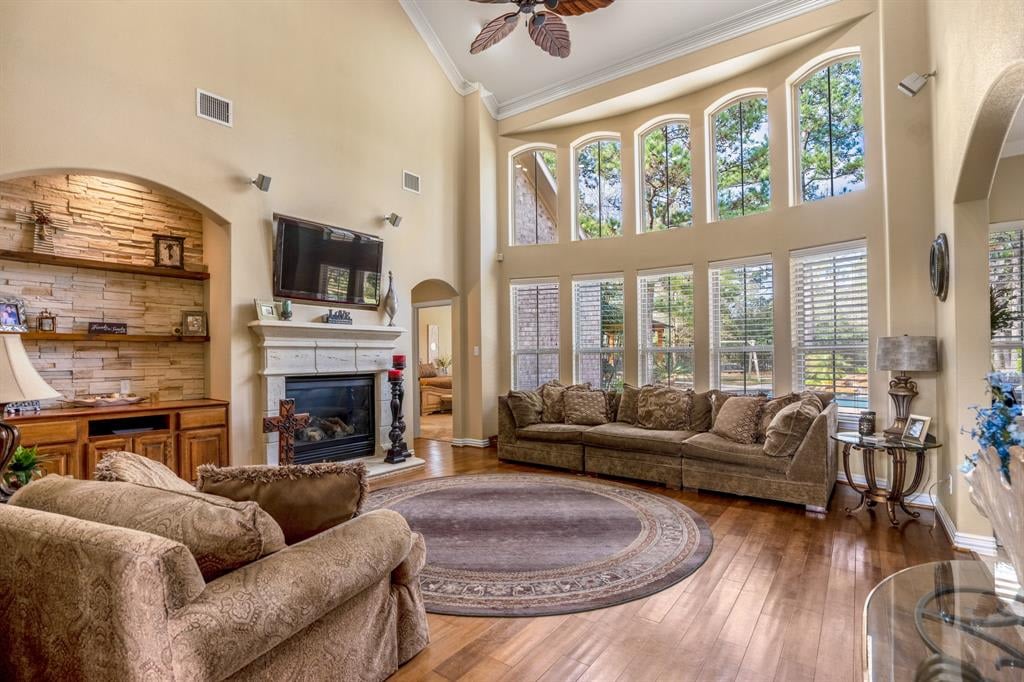 15400 Queen Elizabeth Ct