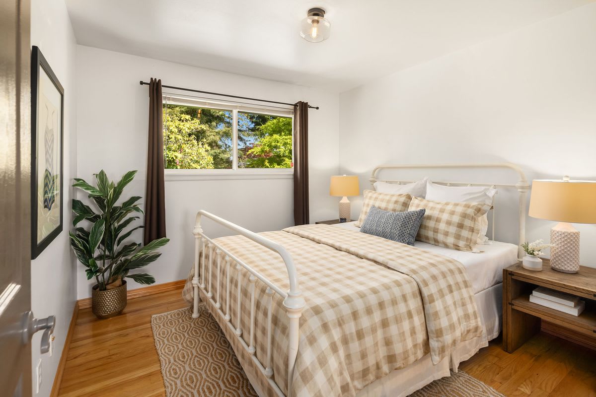 Charming Views in Arbor Heights